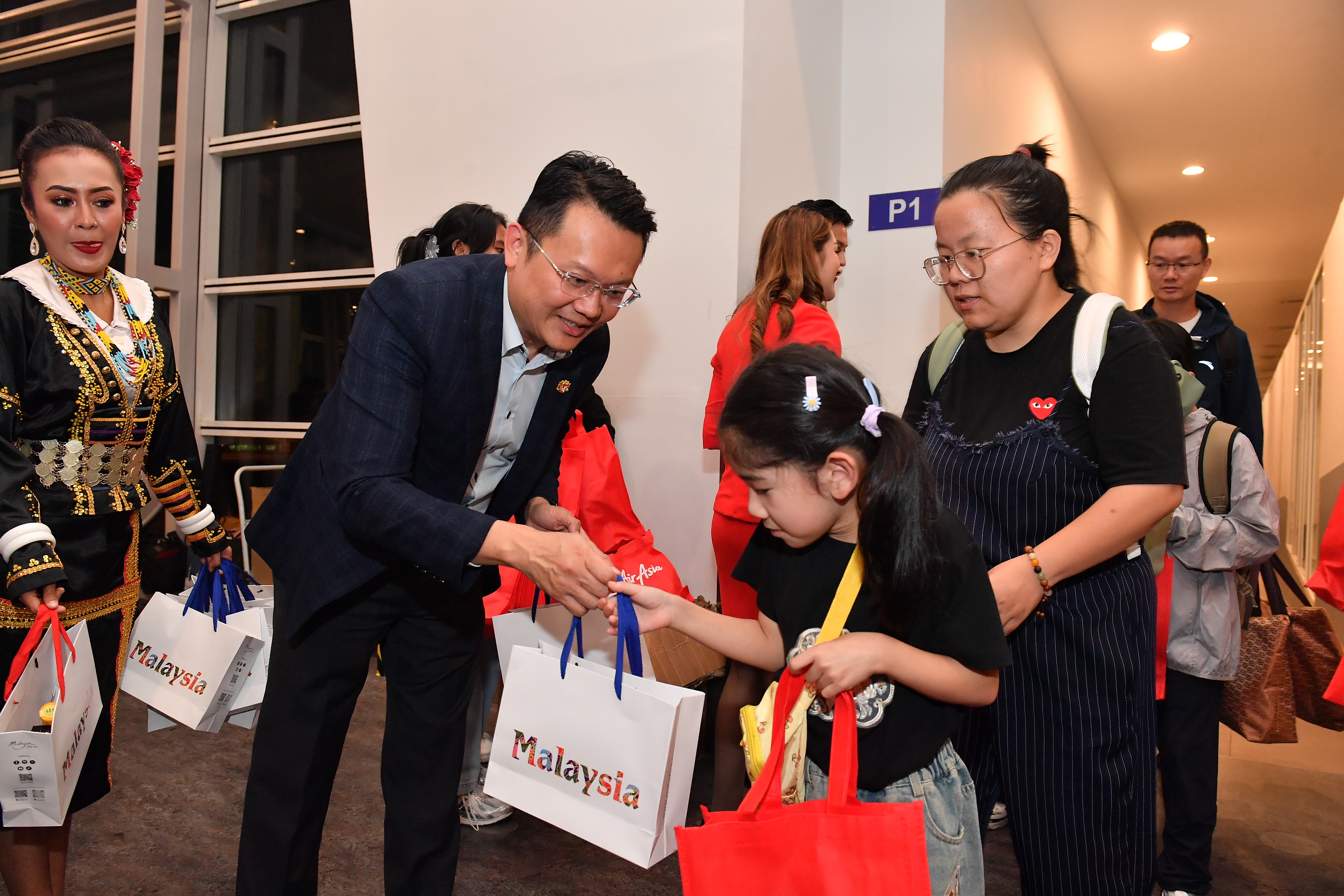 DOUBLE CELEBRATION AS AIRASIA LAUNCHES NEW ROUTES FROM NINGBO TO KUALA LUMPUR AND KOTA KINABALU