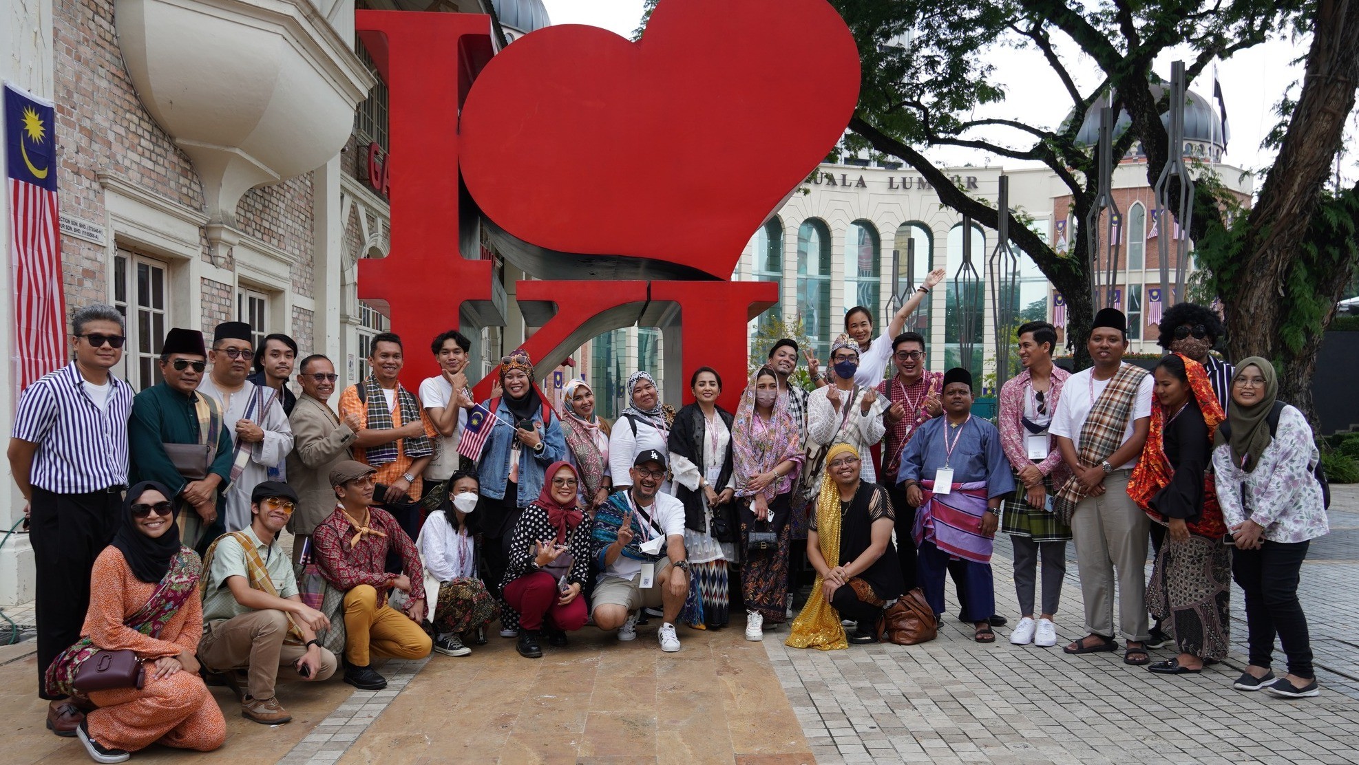 TOURISM MALAYSIA MENYAMBUT ULANG TAHUN KE-50 BERSAMA PROGRAM KERETAPI SARONG BERSEMPENA SAMBUTAN HARI MALAYSIA