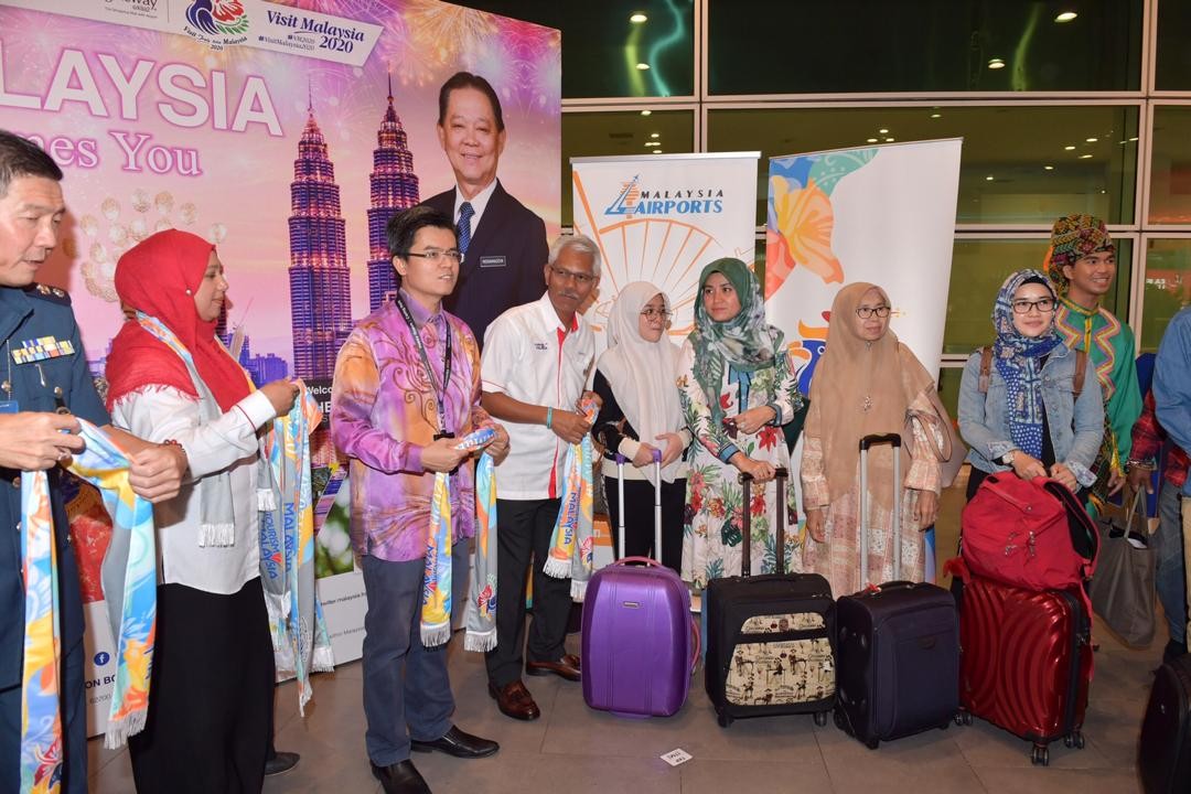 TOURISM MALAYSIA MENYAMBUT PELANCONG DI PINTU-PINTU MASUK UTAMA BERSEMPENA TAHUN MELAWAT MALAYSIA 2020