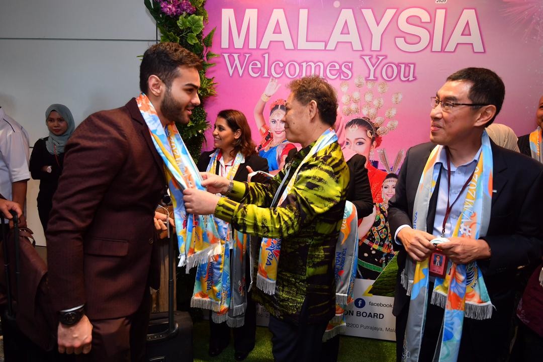 TOURISM MALAYSIA MENYAMBUT PELANCONG DI PINTU-PINTU MASUK UTAMA BERSEMPENA TAHUN MELAWAT MALAYSIA 2020