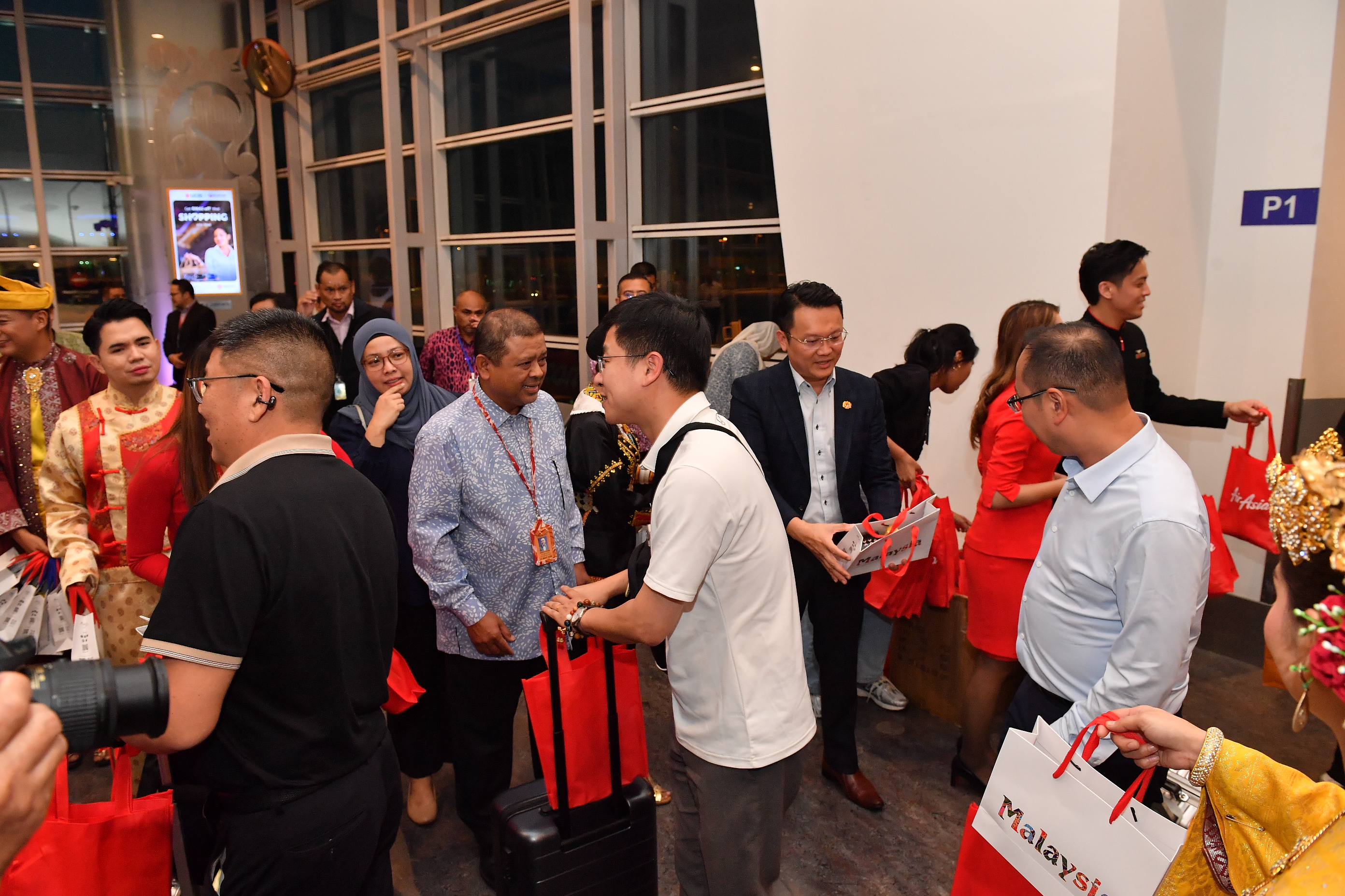 DOUBLE CELEBRATION AS AIRASIA LAUNCHES NEW ROUTES FROM NINGBO TO KUALA LUMPUR AND KOTA KINABALU