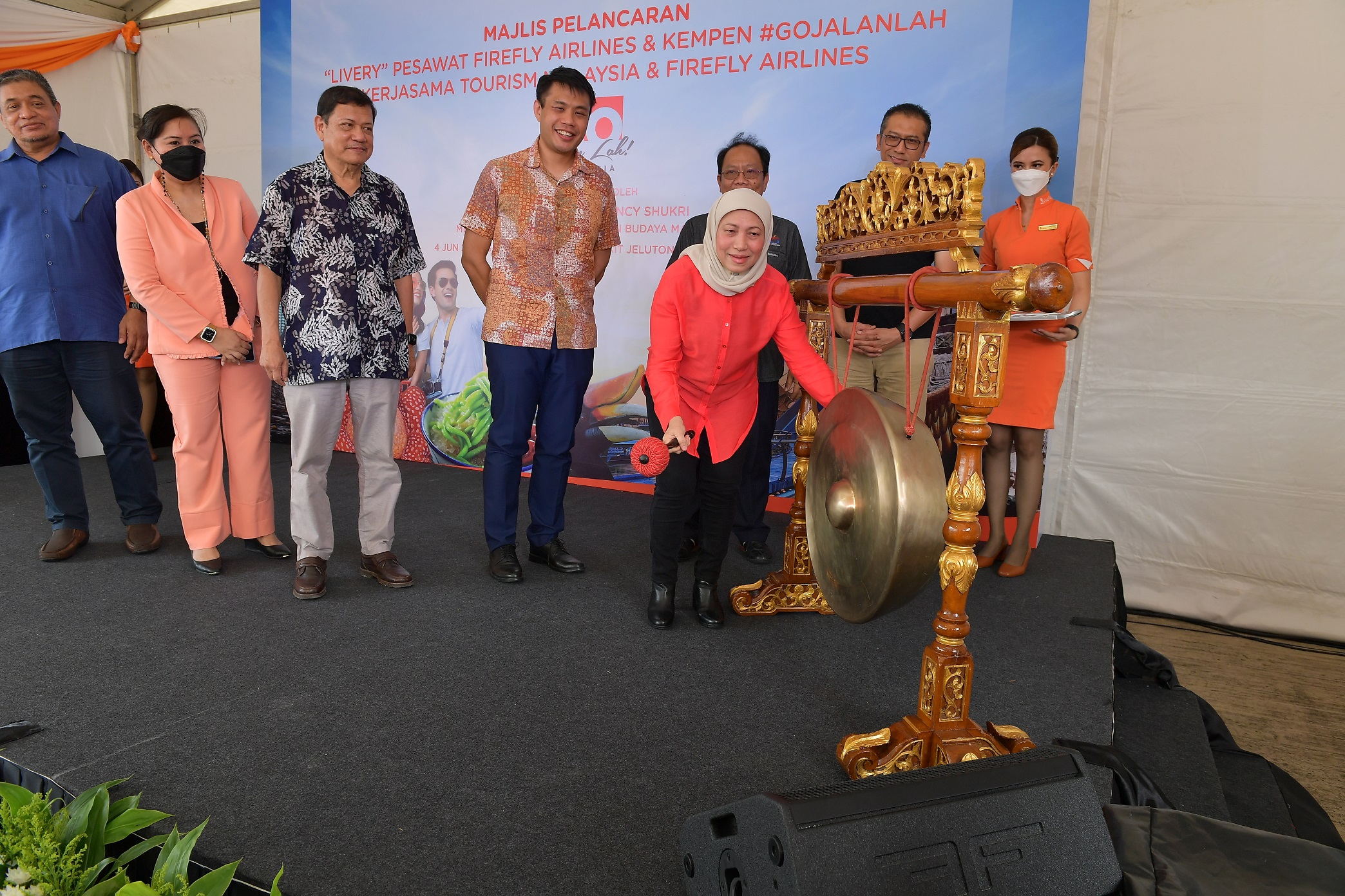 TOURISM MALAYSIA LANCAR PENGIKLANAN BADAN PESAWAT DAN KEMPEN #GOJALANLAH BERSAMA FIREFLY