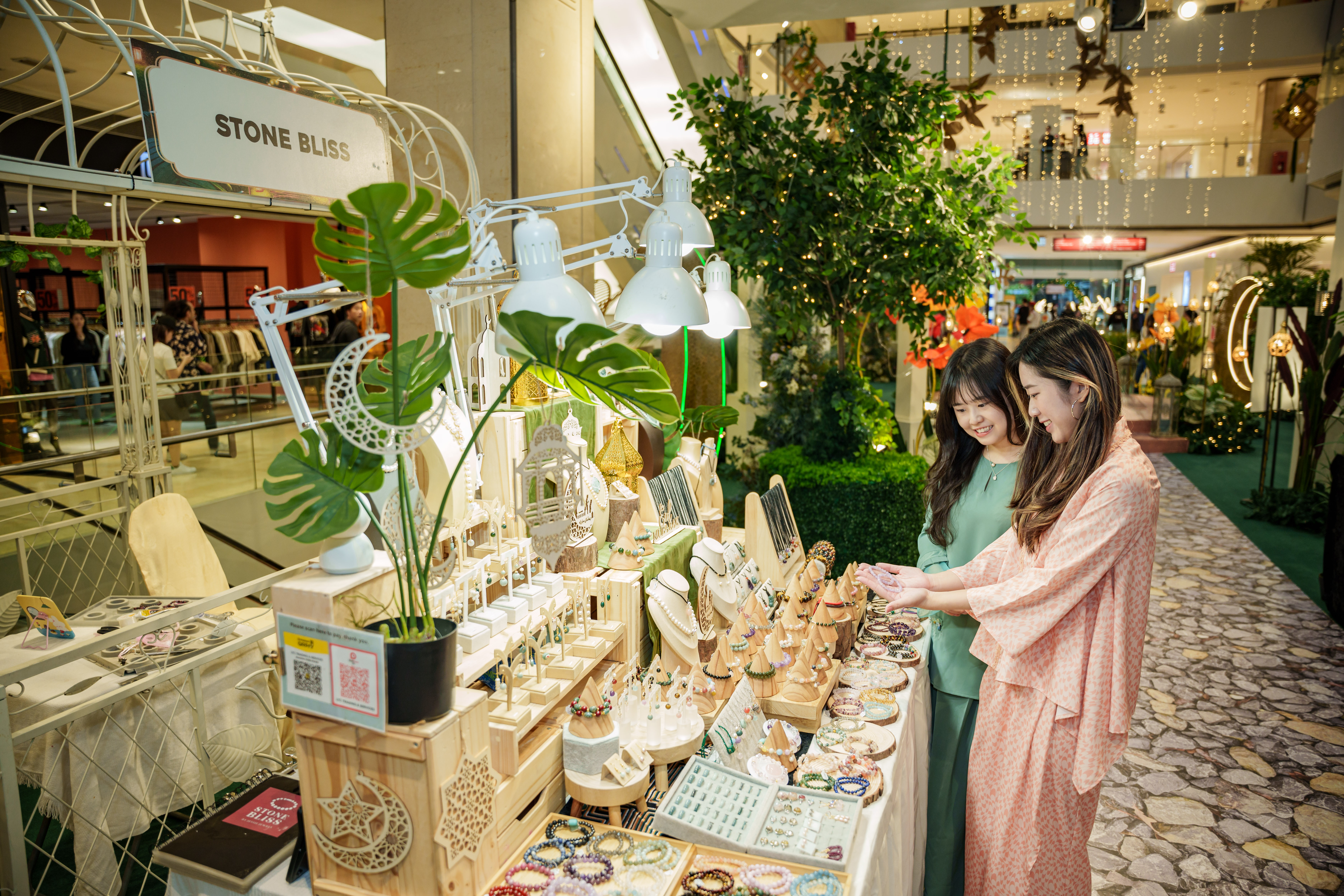 CELEBRATE THE MOST SCENT-SATIONAL RAYA AT FAHRENHEIT88!