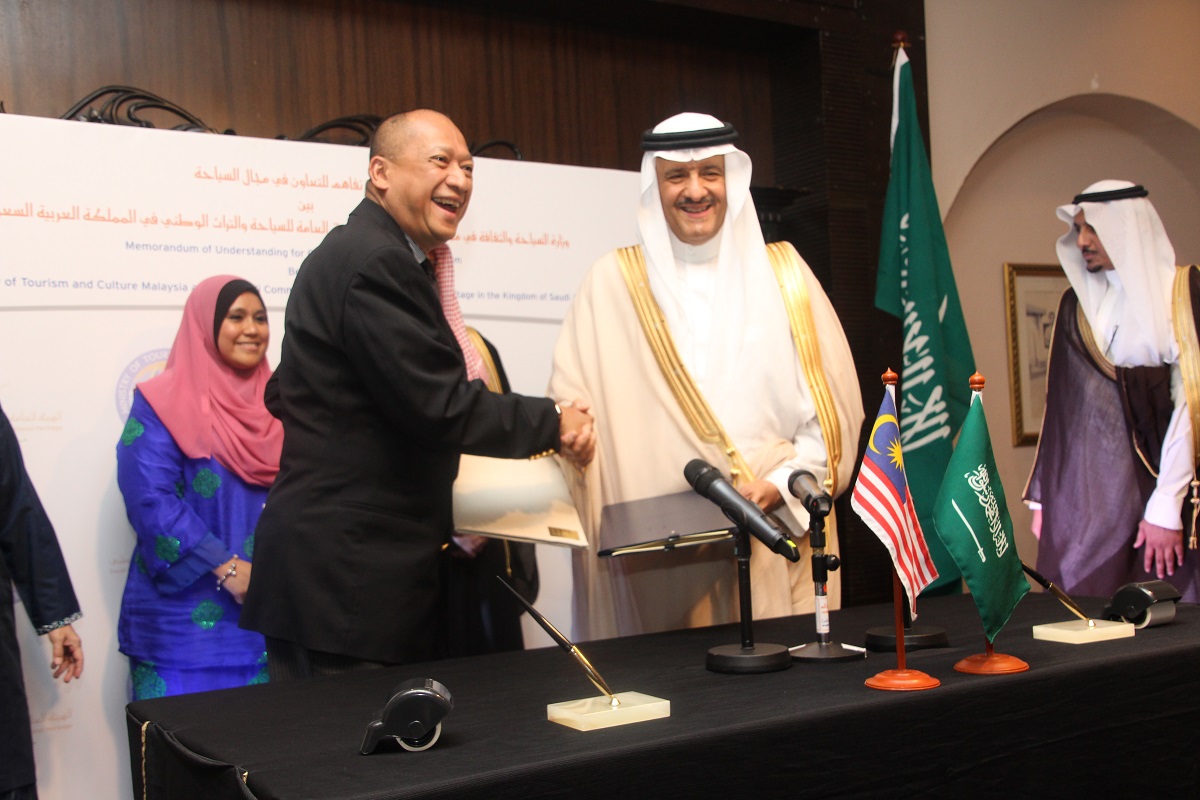 THE SIGNING CEREMONY OF MEMORANDUM OF UNDERSTANDING BETWEEN MALAYSIA AND SAUDI ARABIA ON TOURISM CO-OPERATION