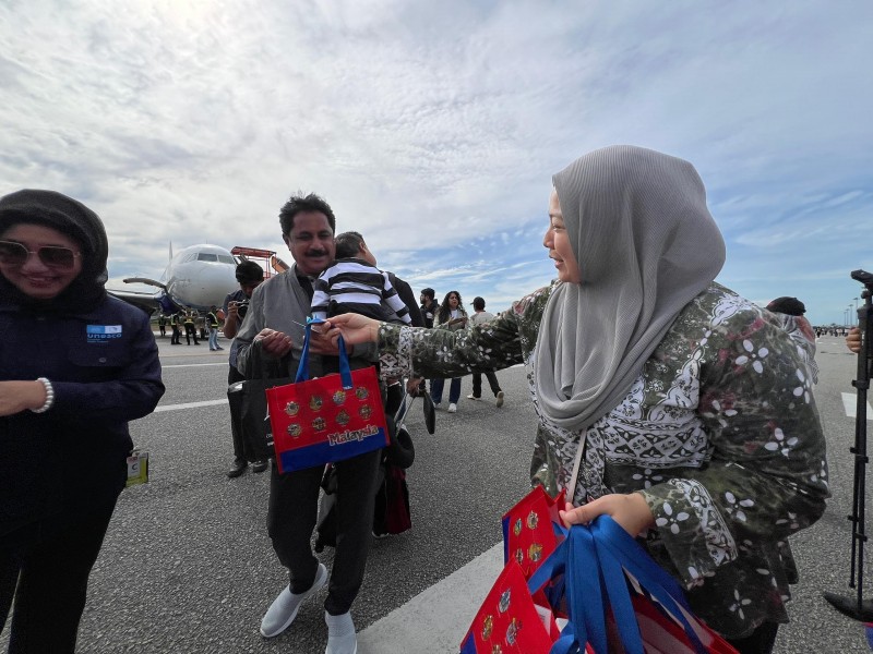 MALAYSIA WELCOMES 1 MILLION INDIA TOURISTS