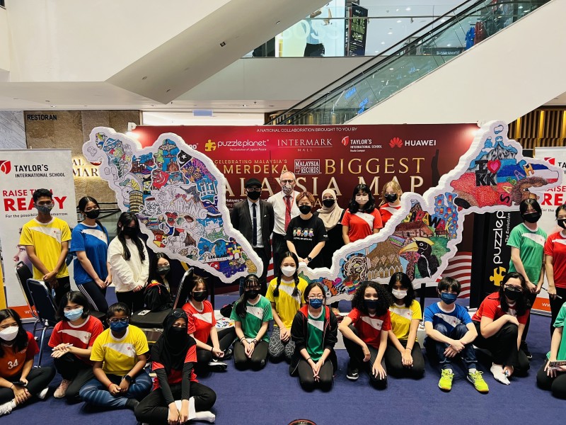 MALAYSIA BOOK OF RECORDS RECOGNISES ‘THE BIGGEST MALAYSIA JIGSAW PUZZLE MAP’ ON DISPLAY AT INTERMARK MALL