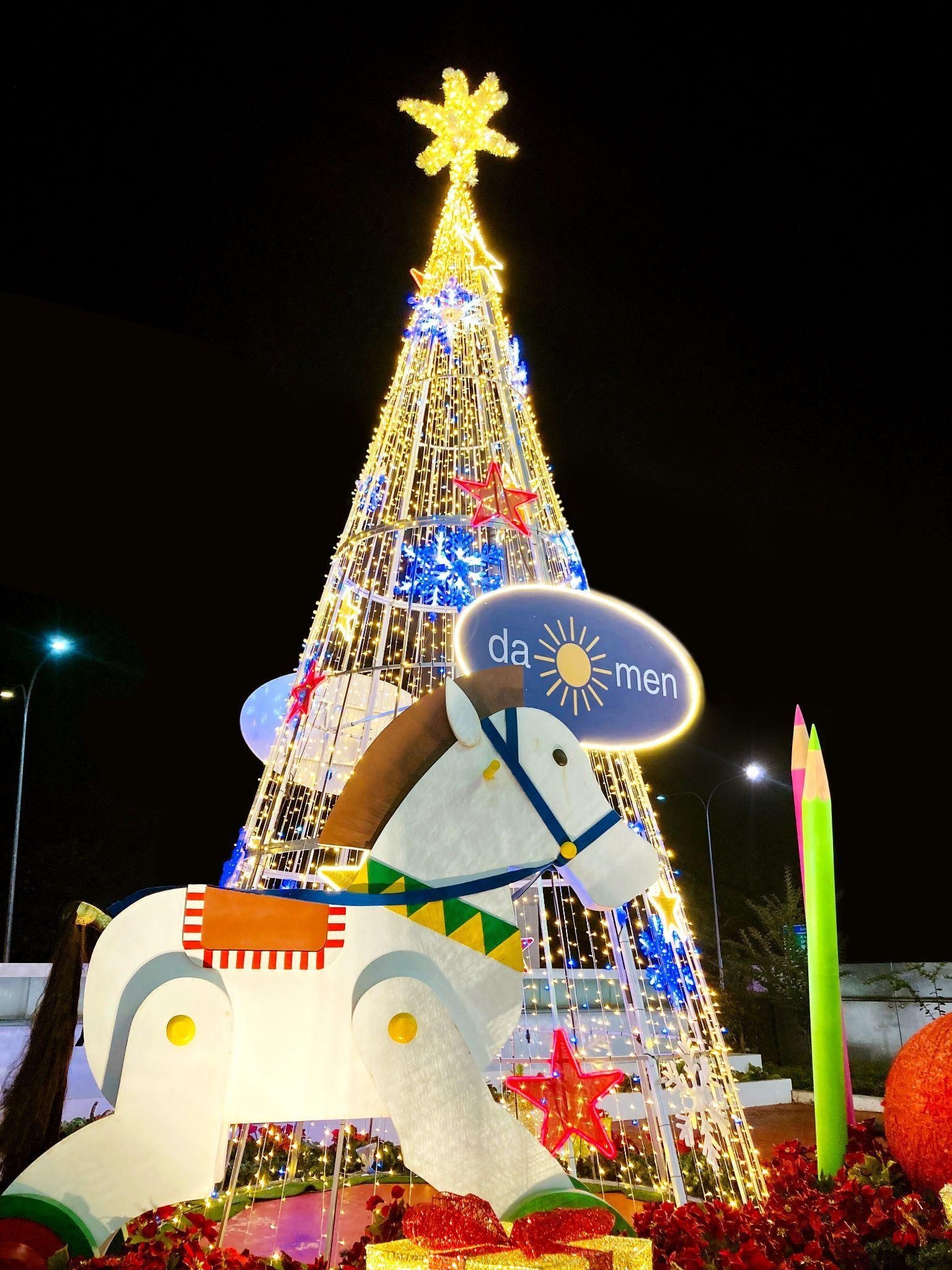 DISCOVER THE WONDERS OF CHRISTMAS AT PAVILION REIT MALLS