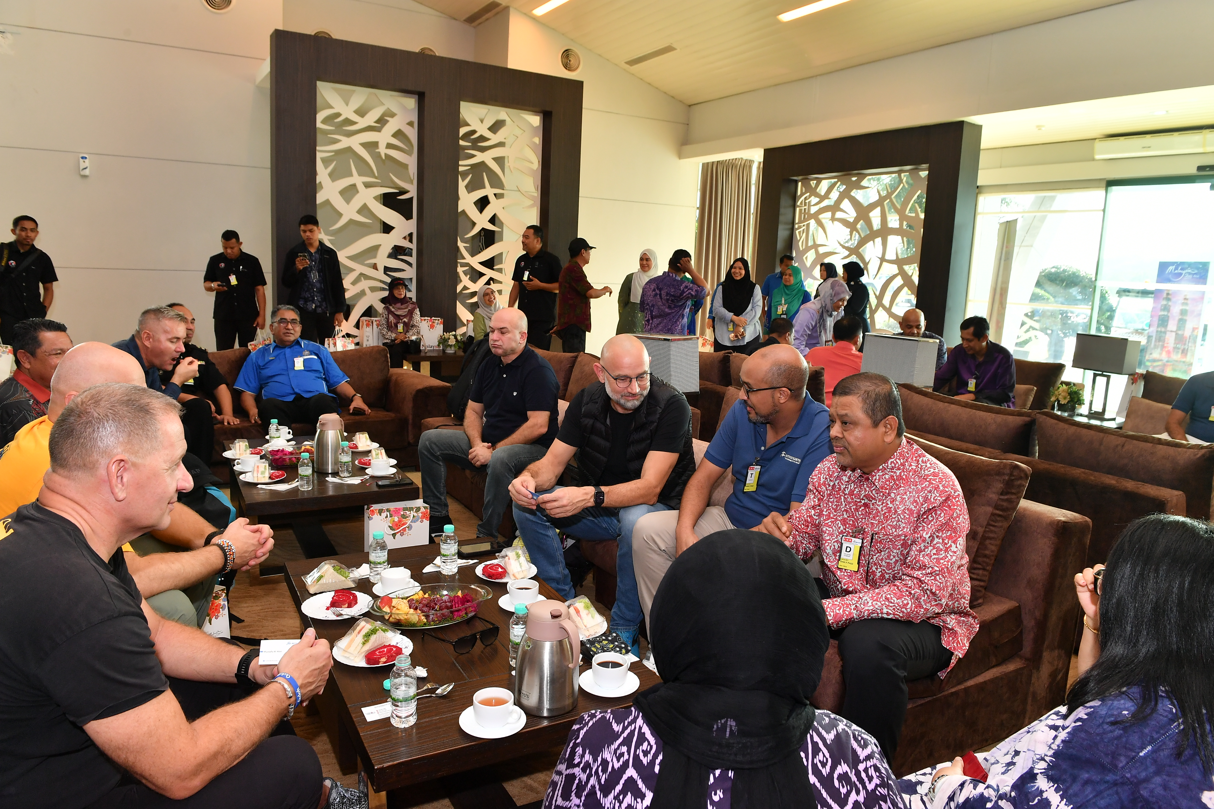 MALAYSIA WELCOMES LOT POLISH AIRLINES CHARTER FLIGHT FROM WARSAW TO LANGKAWI