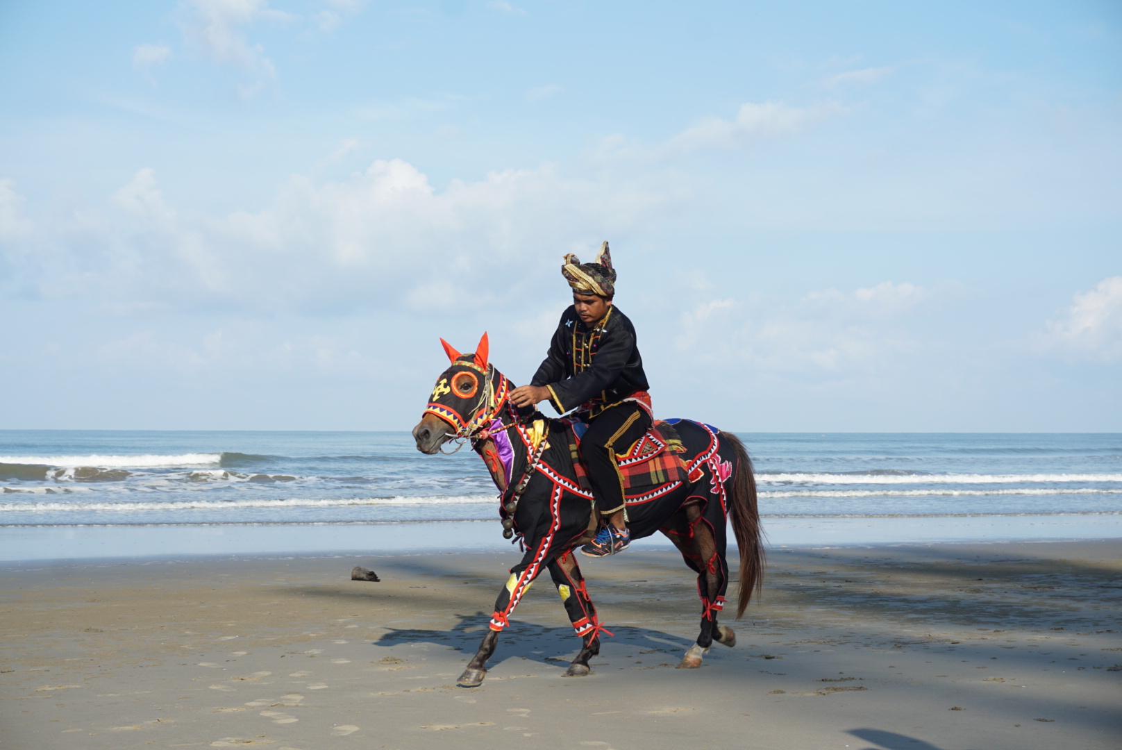 MEDIA REPRESENTATIVES EXPLORE THE LAND BELOW THE WIND IN A PROGRAMME ORGANISED BY TOURISM MALAYSIA