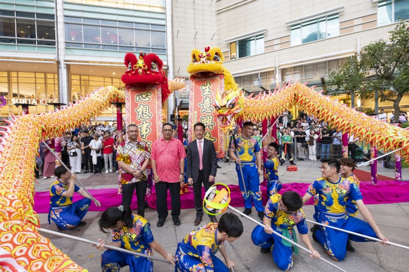 SENTUHAN VINTAJ MEWARNAI PERAYAAN TAHUN BARU CINA SURIA KLCC