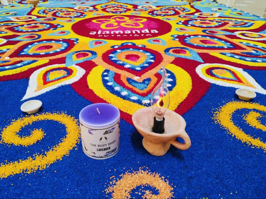SURIA KLCC GROUP EMBRACES THE SPIRIT OF DEEPAVALI WITH UNIQUE FESTIVE KOLAM