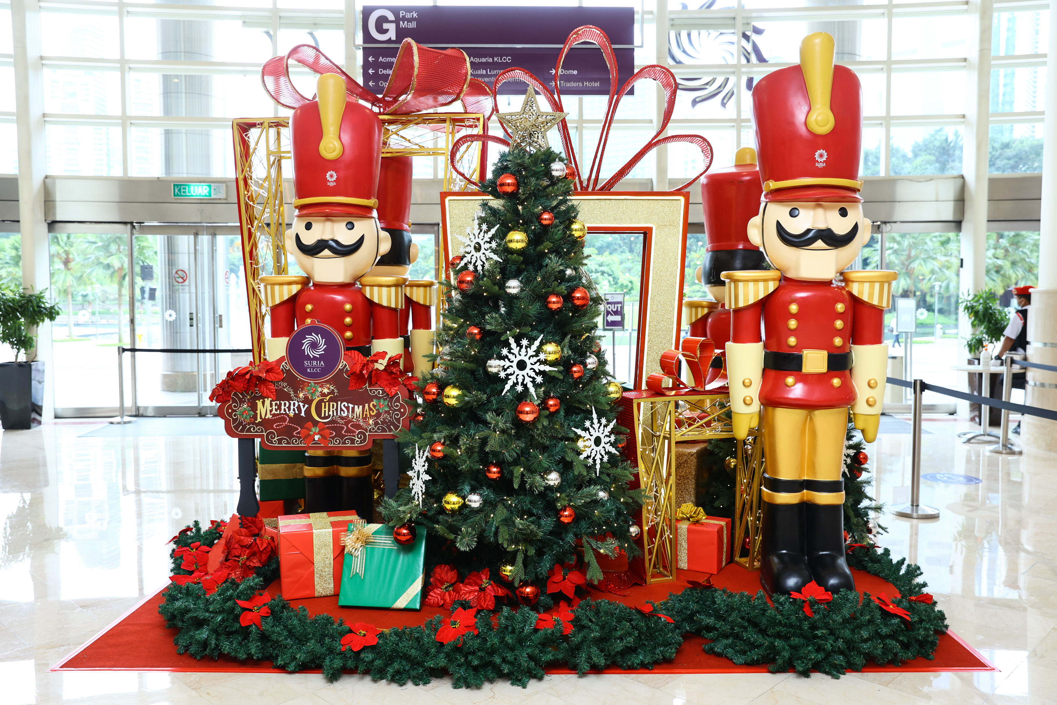 EMBRACING THE CHRISTMAS SPIRIT AT SURIA KLCC GROUP