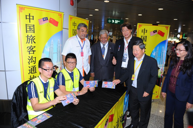 HELPDESK ESTABLISHED TO ASSIST CHINESE TOURISTS  ARRIVING AT KLIA AND KLIA2