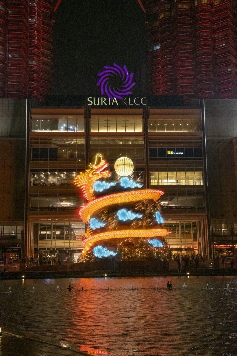 SENTUHAN VINTAJ MEWARNAI PERAYAAN TAHUN BARU CINA SURIA KLCC