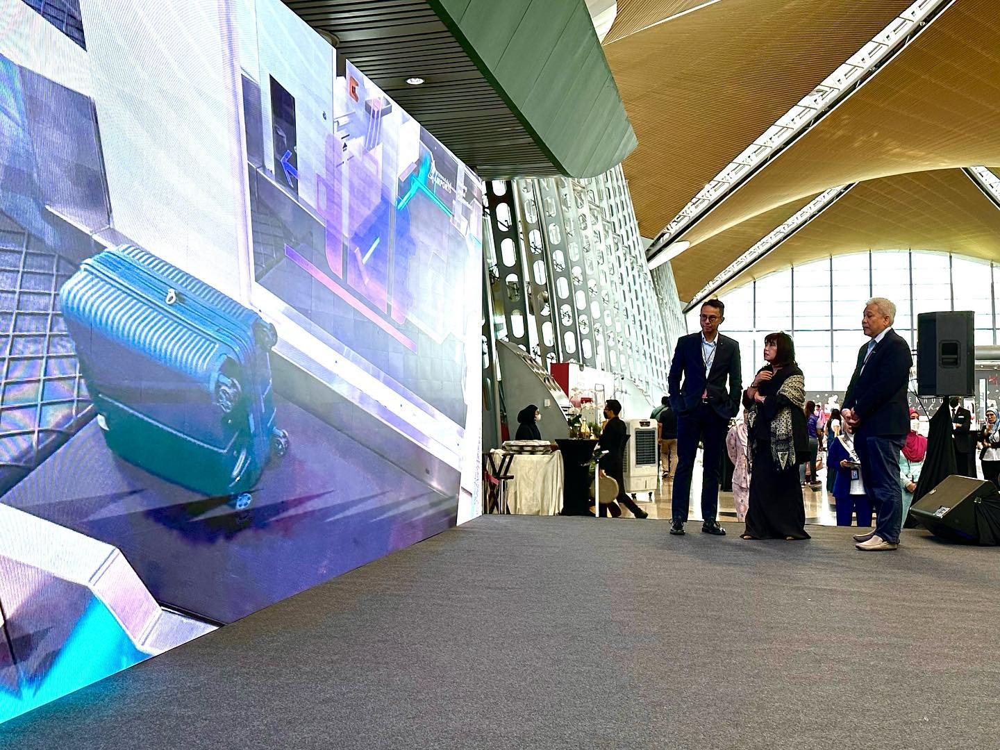 KLIA GEARS TOWARDS REGAINING TOP TIER GLOBAL RANKINGS WITH STARDESK AND EZBAGZ