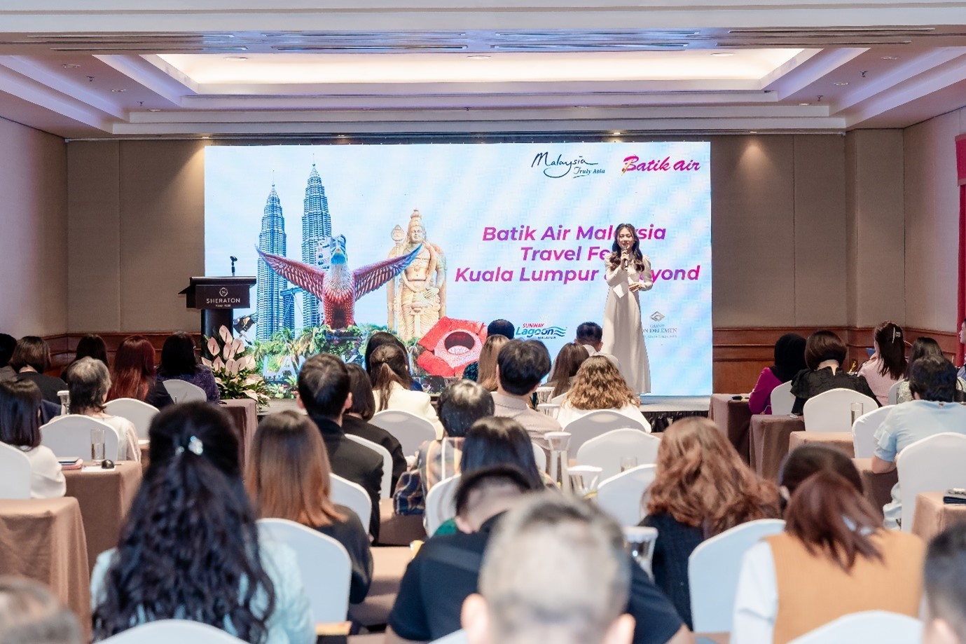 TOURISM MALAYSIA PARTICIPATES IN THE BATIK AIR ROADSHOW TO WOO VIETNAMESE TRAVELLERS