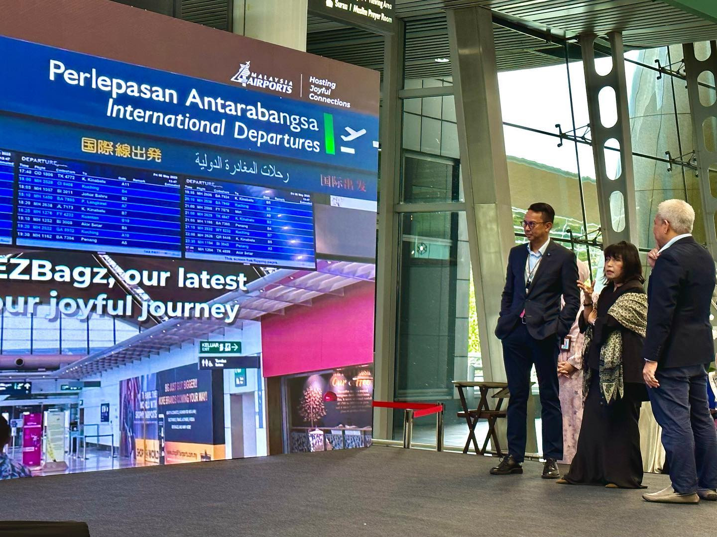 KLIA GEARS TOWARDS REGAINING TOP TIER GLOBAL RANKINGS WITH STARDESK AND EZBAGZ