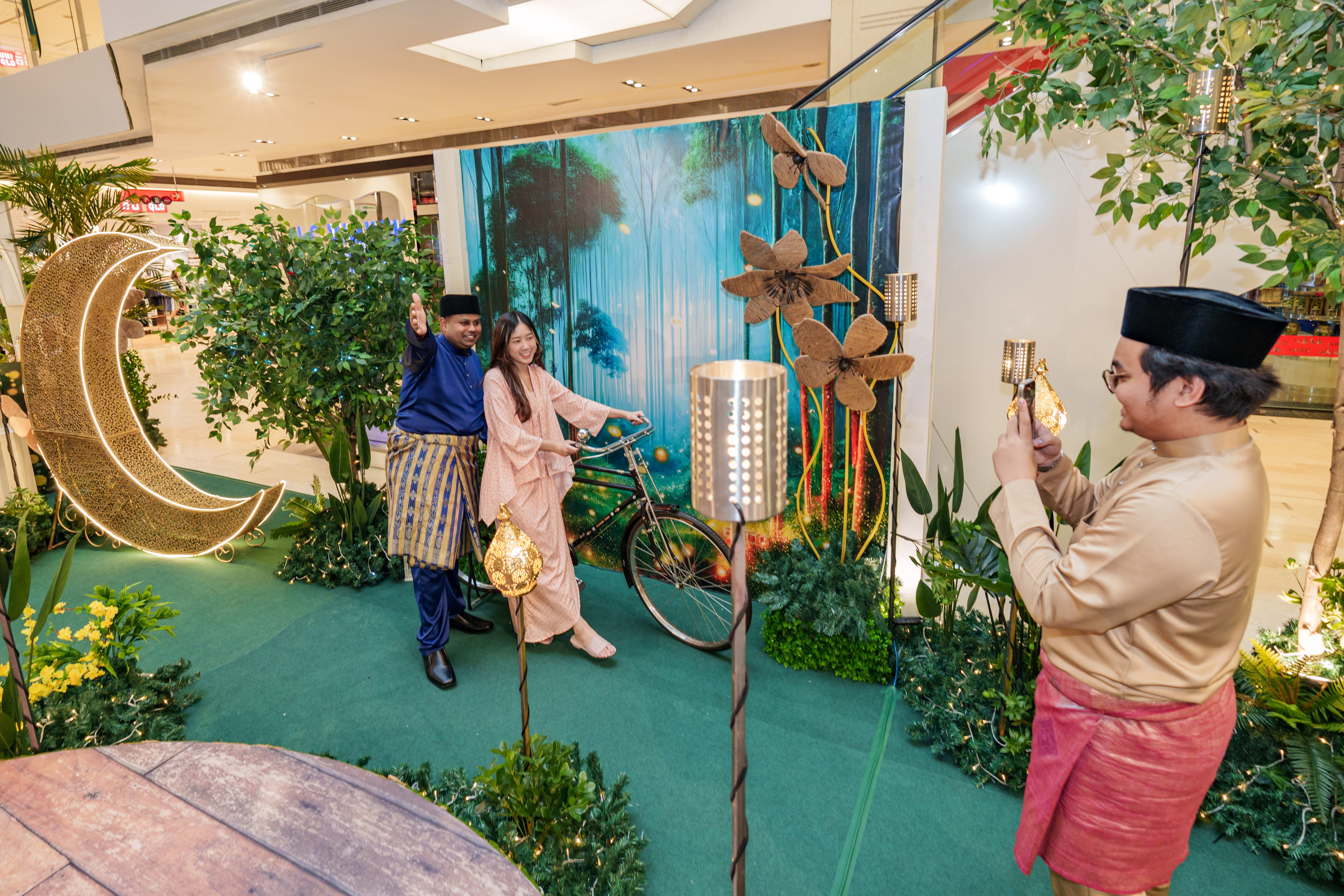 CELEBRATE THE MOST SCENT-SATIONAL RAYA AT FAHRENHEIT88!