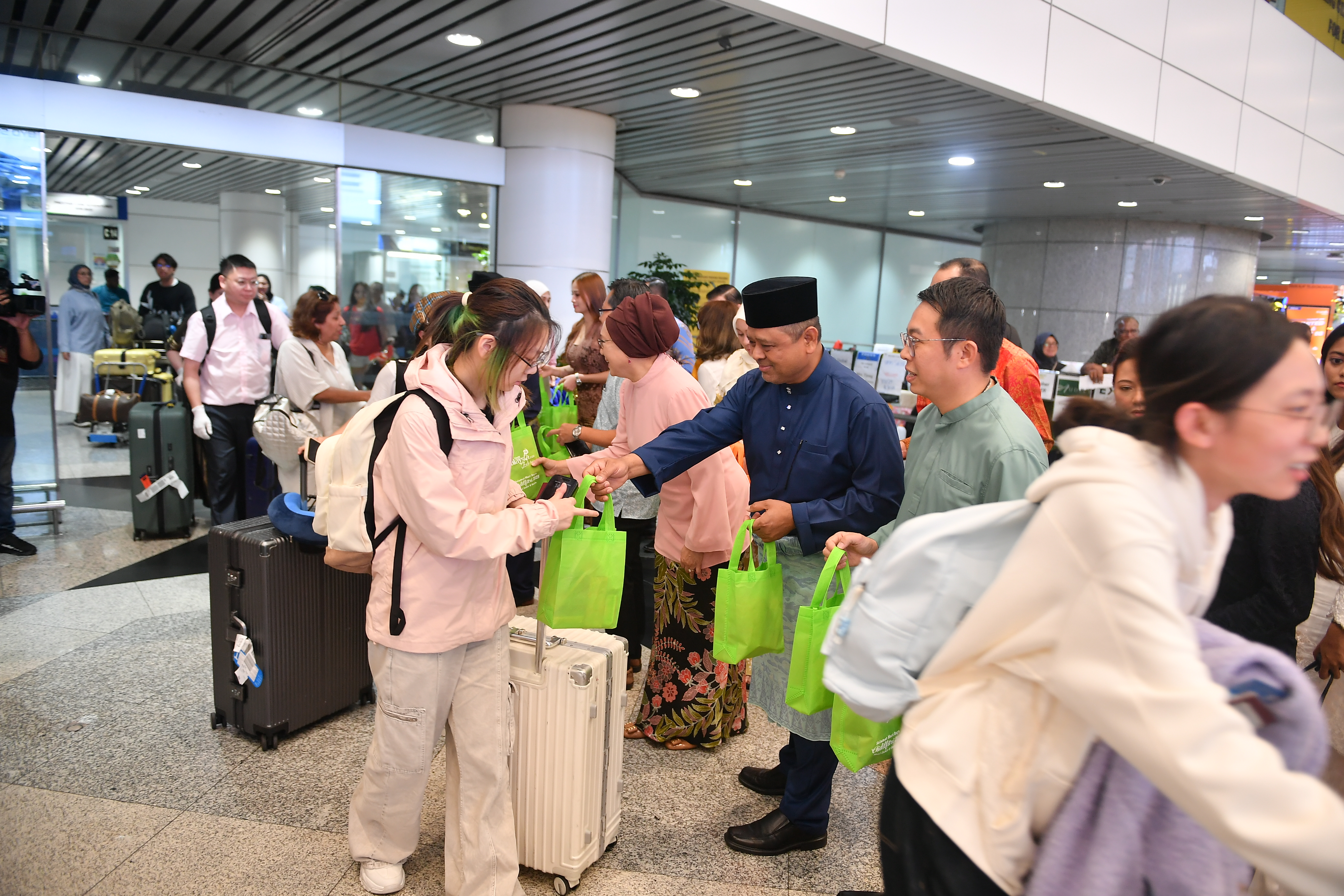 MALAYSIA WELCOMES VISITORS WITH FESTIVE  HARI RAYA AIDILFITRI CELEBRATIONS