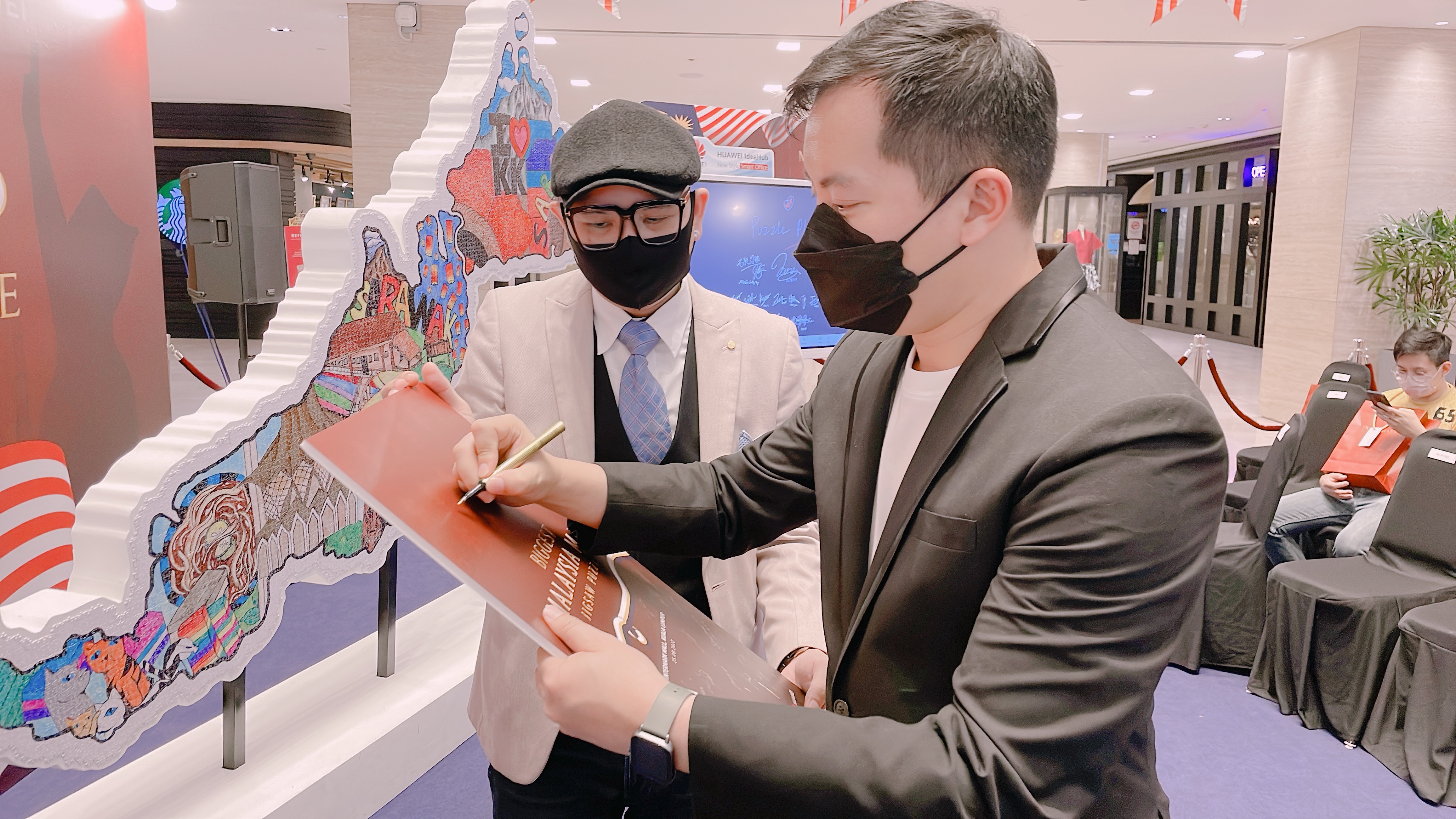 MALAYSIA BOOK OF RECORDS RECOGNISES ‘THE BIGGEST MALAYSIA JIGSAW PUZZLE MAP’ ON DISPLAY AT INTERMARK MALL