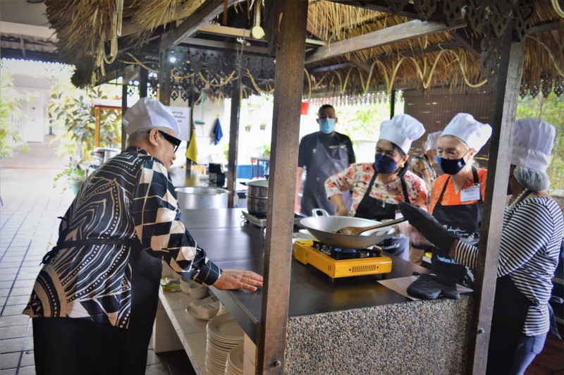 TOURISM AMBASSADOR DATO’ CHEF ISMAIL COOKS WITH SOHOM THROUGH GASTRODIPLOMACY PROGRAMME