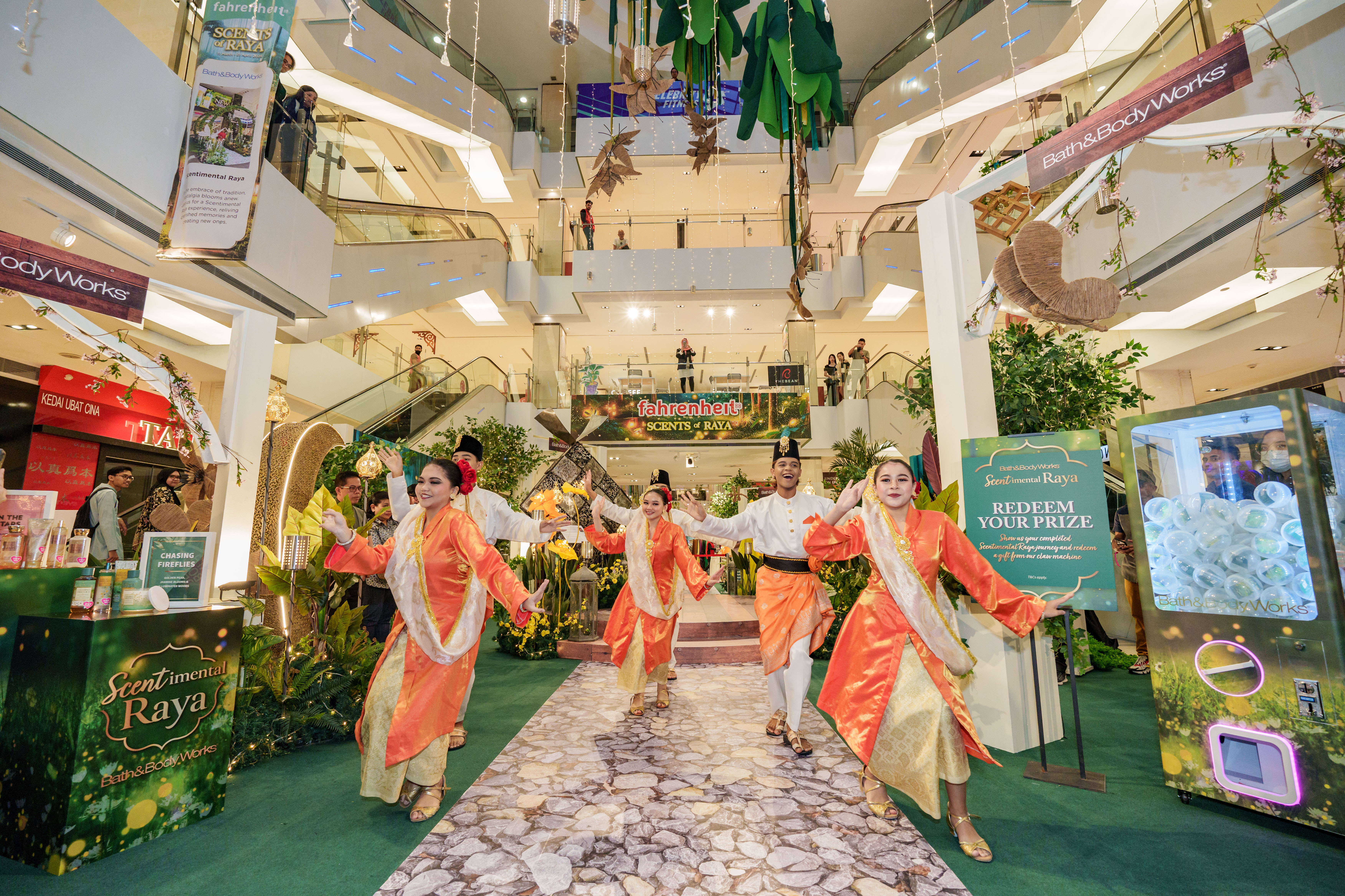 CELEBRATE THE MOST SCENT-SATIONAL RAYA AT FAHRENHEIT88!