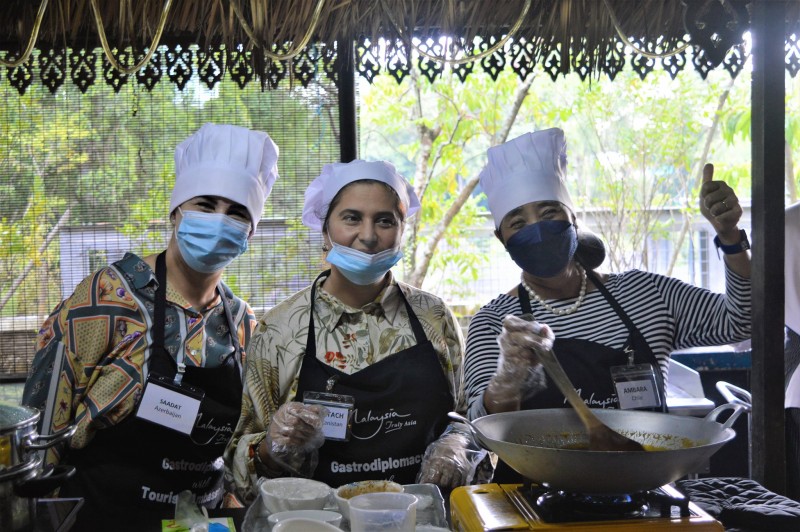 TOURISM AMBASSADOR DATO’ CHEF ISMAIL COOKS WITH SOHOM THROUGH GASTRODIPLOMACY PROGRAMME
