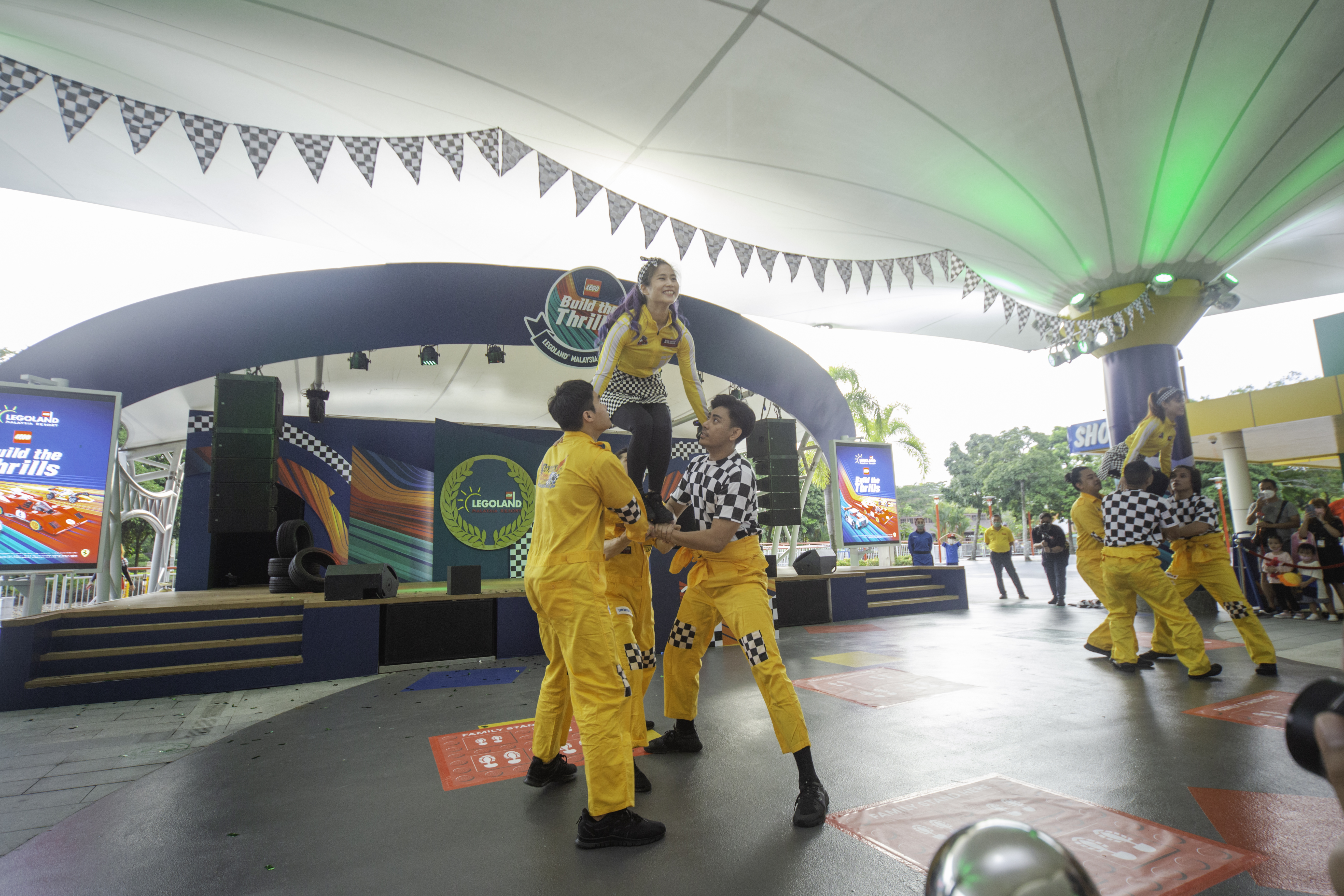 READY, GET SET, LEGOLAND!