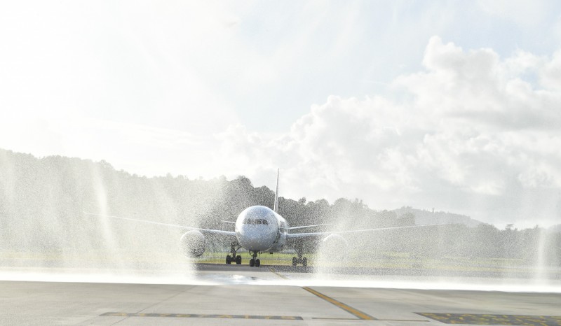 MALAYSIA WELCOMES LOT POLISH AIRLINES CHARTER FLIGHT FROM WARSAW TO LANGKAWI