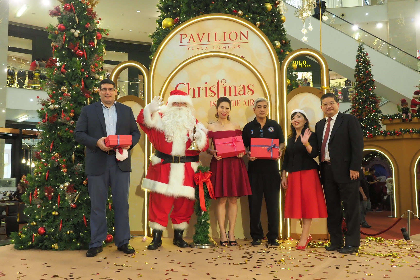 PAVILION KL ELEVATES MAGICAL CHRISTMAS FINERY