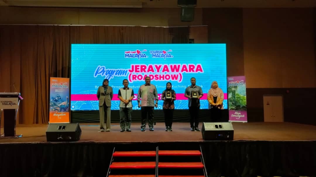 TOURISM MALAYSIA ANJUR PROGRAM JERAYAWARA BERSAMA PENGGIAT INDUSTRI PANTAI TIMUR DI SARAWAK
