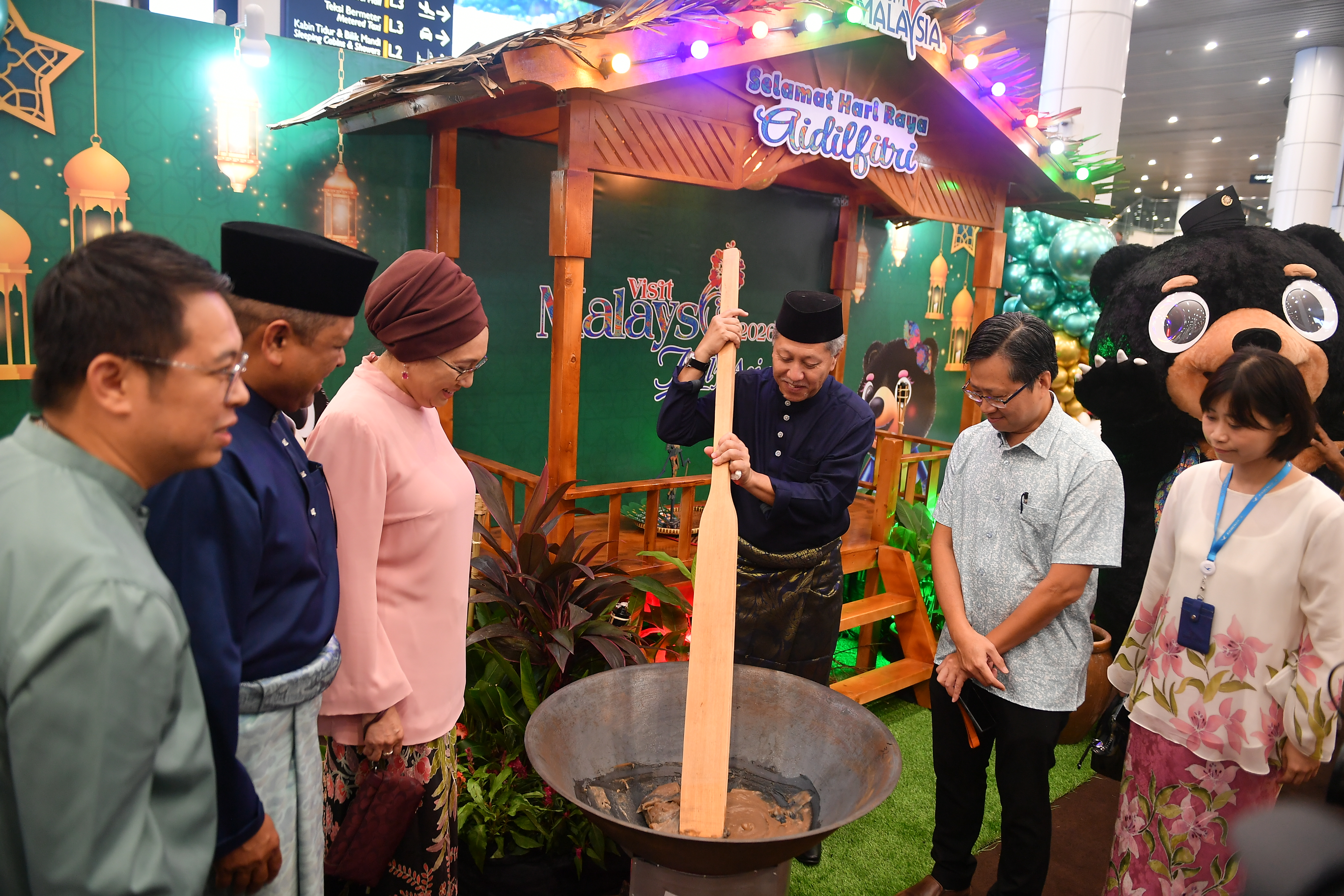 MALAYSIA WELCOMES VISITORS WITH FESTIVE  HARI RAYA AIDILFITRI CELEBRATIONS