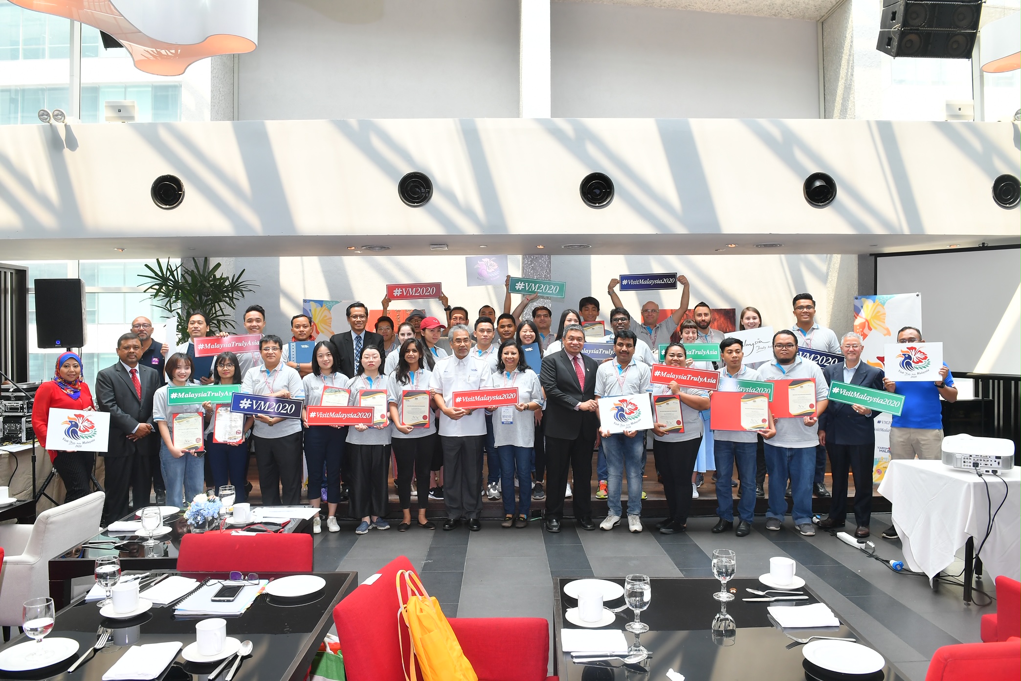 30 INTERNATIONAL MEDIA ARE INVITED TO BASK IN THE HOT SUN, WHITE BEACHES AND WARM WATER OF MALAYSIA