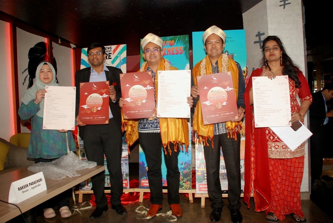 TOURISM MALAYSIA COLLABORATES WITH JAGADISH TOURS TO INITIATE MURAL DISPLAY CAMPAIGN FEATURING MISS SHOPIA GO TRAVEL AT BENGALURU