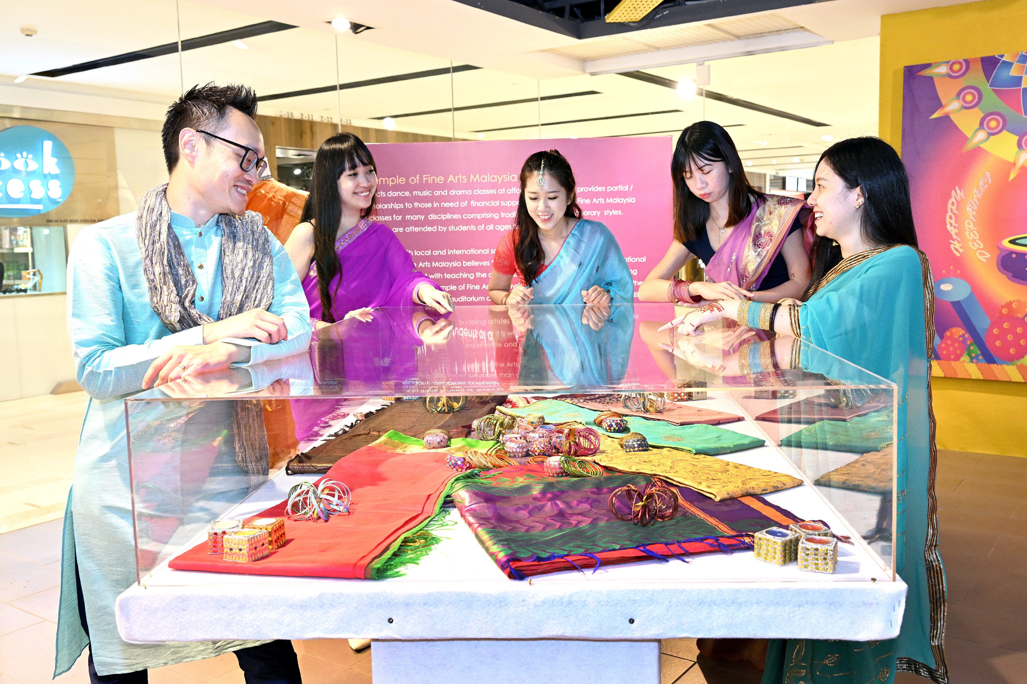 CELEBRATE DEEPAVALI WITH THE LARGEST SAREE GALLERY AT FAHRENHEIT88