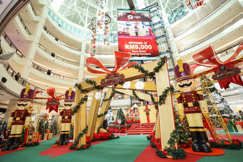 EMBRACING THE CHRISTMAS SPIRIT AT SURIA KLCC GROUP