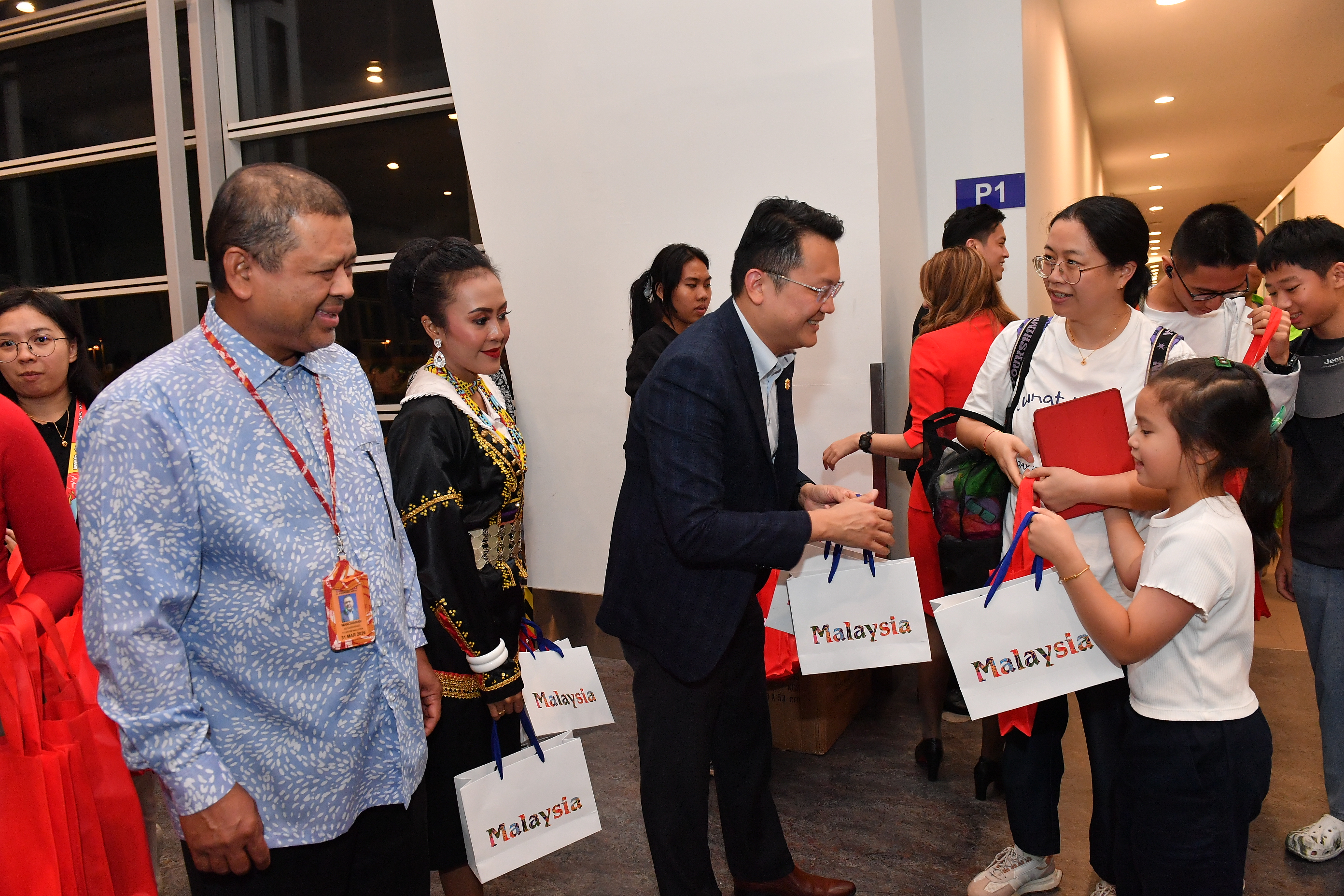 DOUBLE CELEBRATION AS AIRASIA LAUNCHES NEW ROUTES FROM NINGBO TO KUALA LUMPUR AND KOTA KINABALU