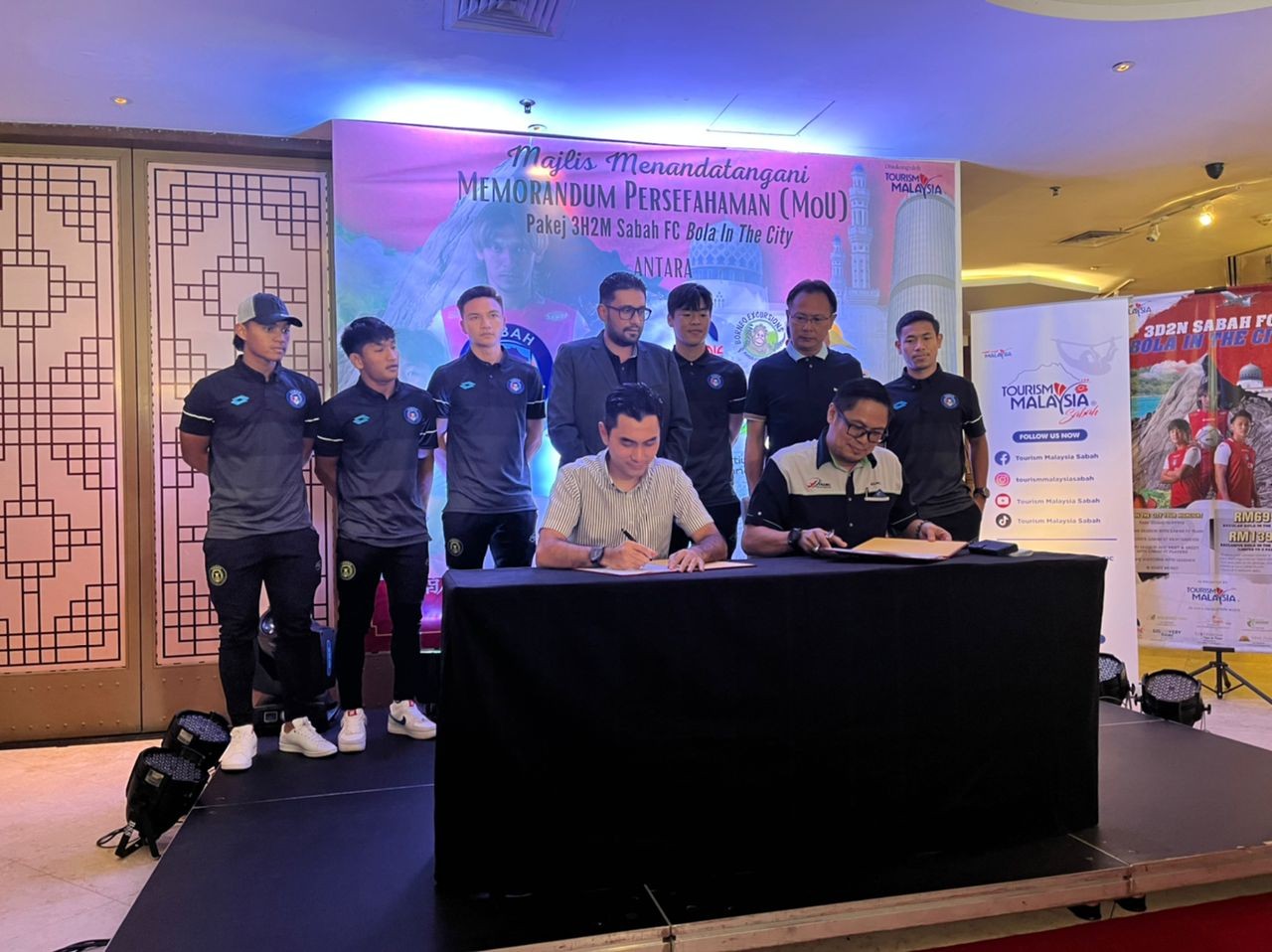 PAKEJ SUKAN PELANCONGAN ‘BOLA IN THE CITY’  DI SABAH SASAR PEMINAT BOLA SEPAK