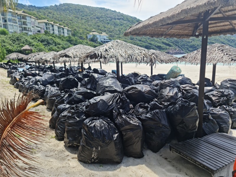 EMPLOYEES AT THE TAARAS BEACH & SPA RESORT EMBARK ON BEACH CLEAN-UPS ON REDANG ISLAND