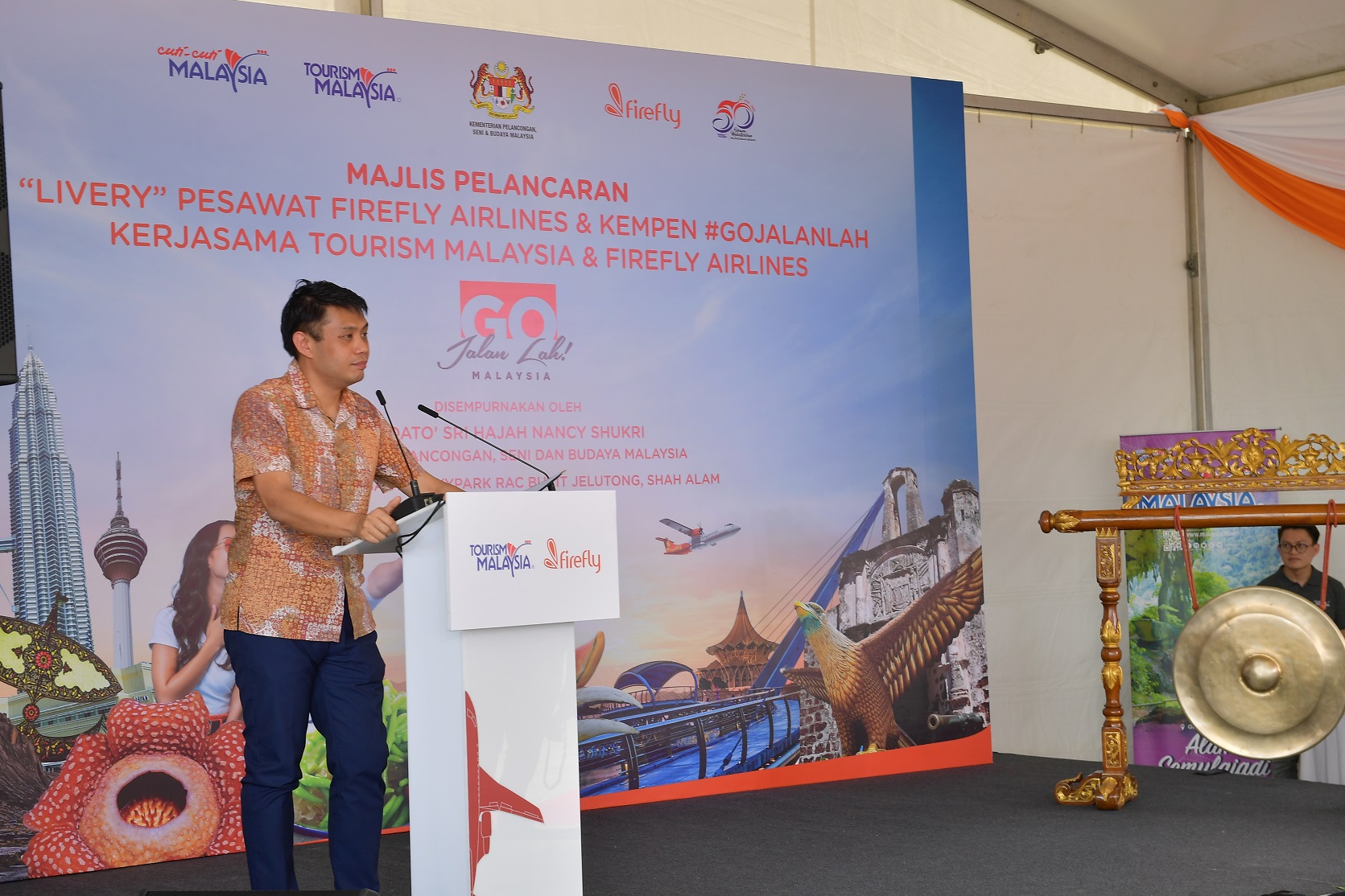 TOURISM MALAYSIA LANCAR PENGIKLANAN BADAN PESAWAT DAN KEMPEN #GOJALANLAH BERSAMA FIREFLY
