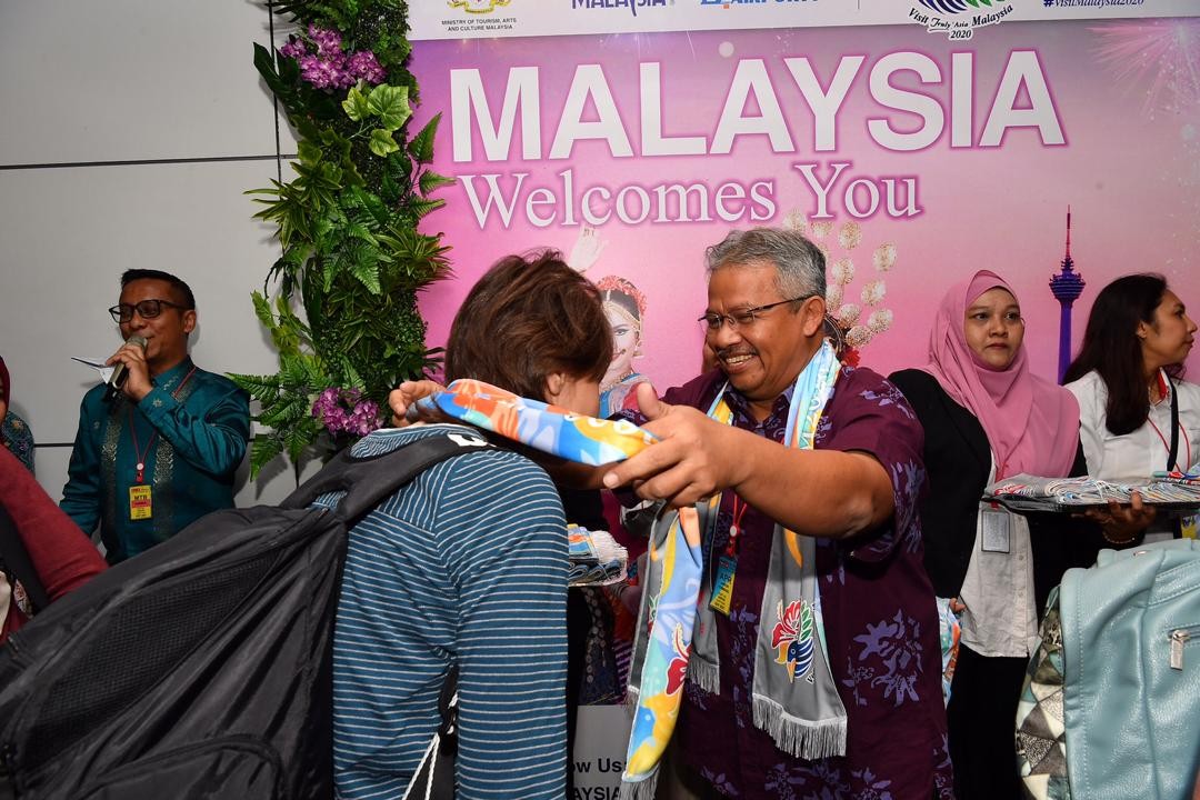 TOURISM MALAYSIA MENYAMBUT PELANCONG DI PINTU-PINTU MASUK UTAMA BERSEMPENA TAHUN MELAWAT MALAYSIA 2020