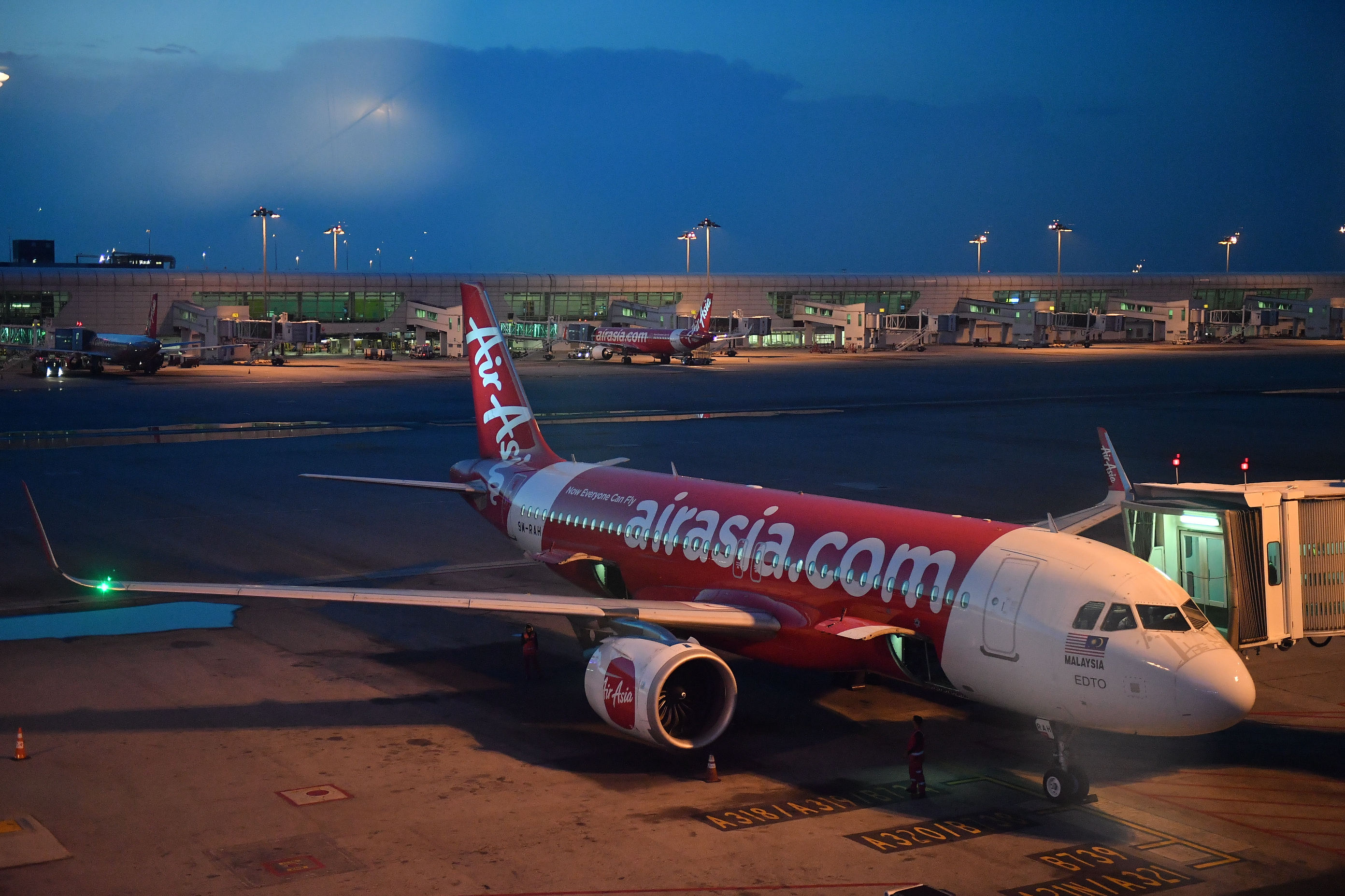 DOUBLE CELEBRATION AS AIRASIA LAUNCHES NEW ROUTES FROM NINGBO TO KUALA LUMPUR AND KOTA KINABALU