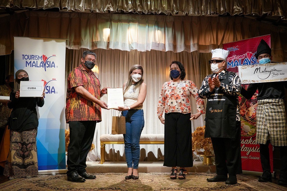 TOURISM AMBASSADOR DATO’ CHEF ISMAIL COOKS WITH SOHOM THROUGH GASTRODIPLOMACY PROGRAMME