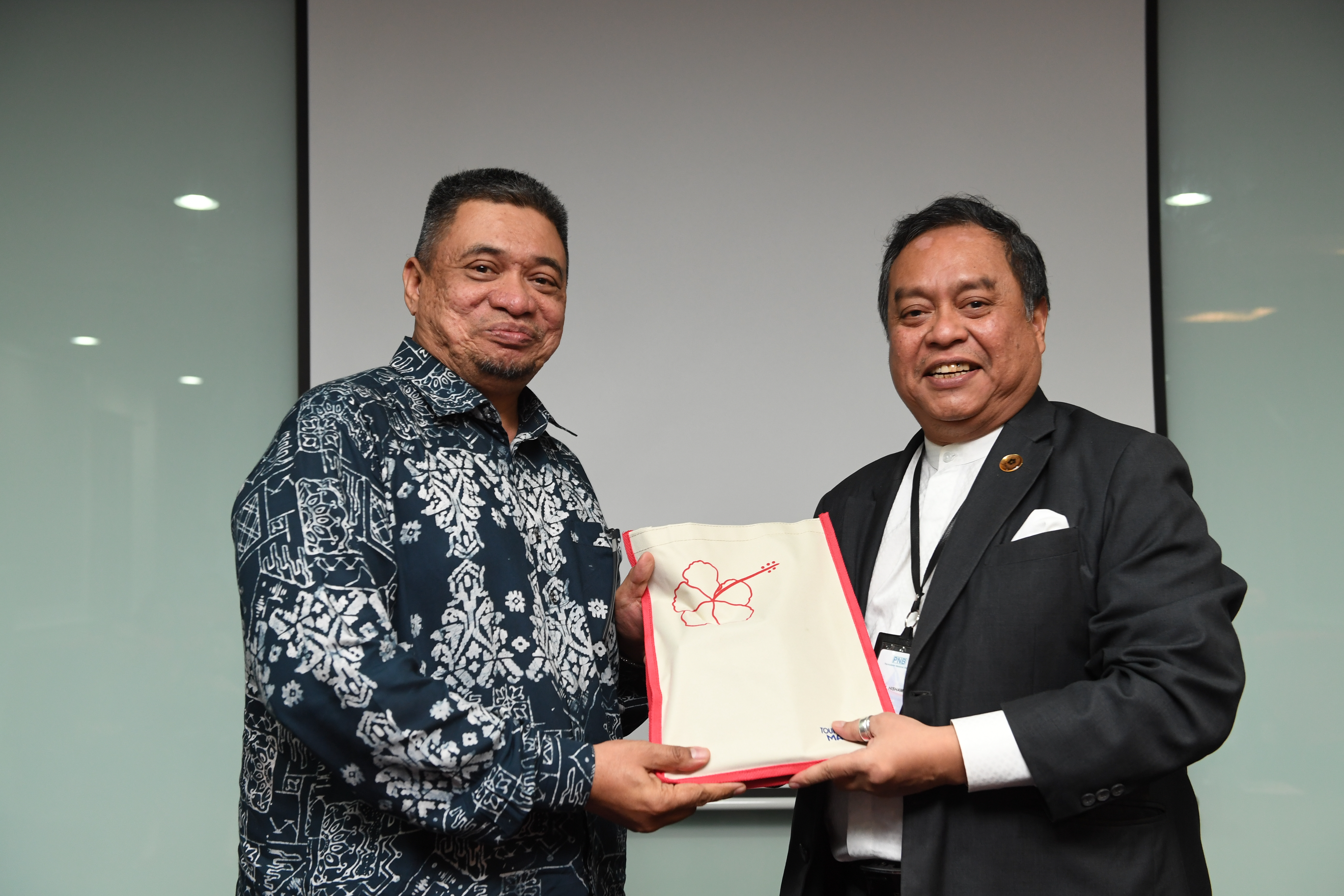 Thursday Talk - PNB Perdana Hotel, BigPay Airasia & Syafikh Errsyam on Malaysia Social Media